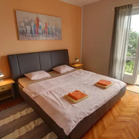 Lena Apartament