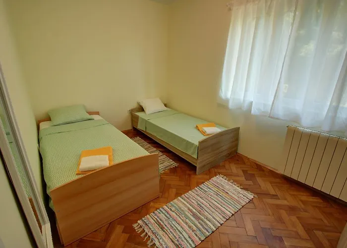 Lena Apartmán