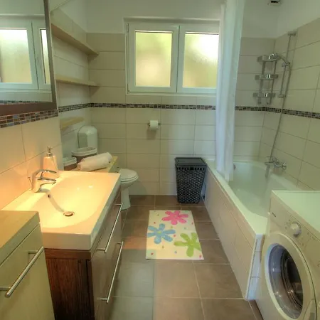 Lena Apartament